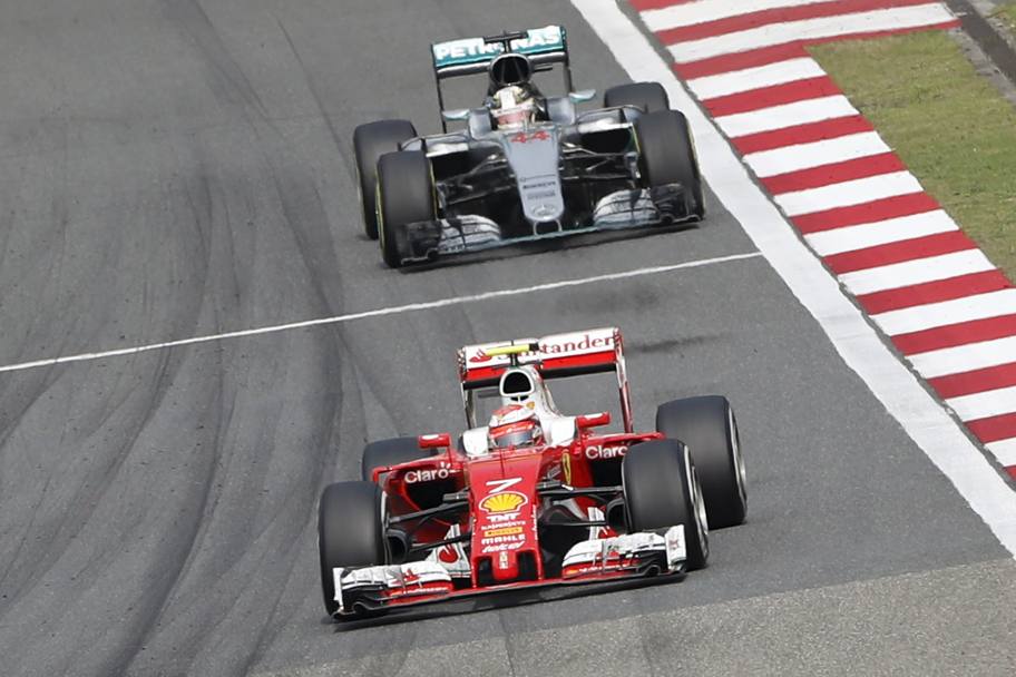 Raikkonen dopo la sportellata con Vettel inizia la sue remuntada. Supera Hamilton. E poi anche Massa ed  quinto. 